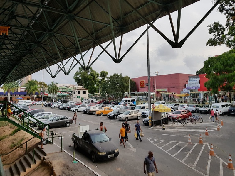Como os carros de permissionários e consumidores, os problemas 'da Feira' devem ainda permanecer estacionados até uma resolução final - Foto CFF